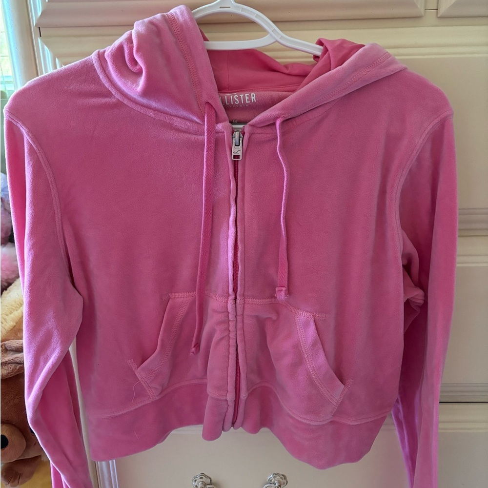 Cute cropped pink fuzzy zip up, size medium.